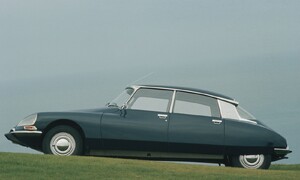 Historie: Citroën DS: Může být krásné funkční?