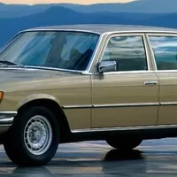 Proč je Mustang levnější než M3 aneb o milionových Golfech a úskalích cenotvorby