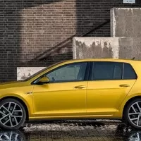 Proč je Mustang levnější než M3 aneb o milionových Golfech a úskalích cenotvorby