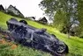 Richard Hammond rozvěsil elektrický hypersport a dostal šrouby do kolene