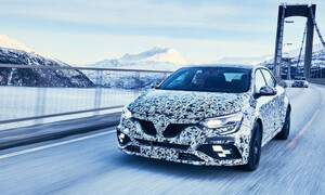 Novinky: Renault ukazuje maskovaný Megane RS v zimním prostředí