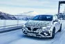 Renault ukazuje maskovaný Megane RS v zimním prostředí