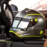 Aston Martin ve speciální edici AMR: skoro jako závoďák