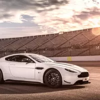 Aston Martin ve speciální edici AMR: skoro jako závoďák