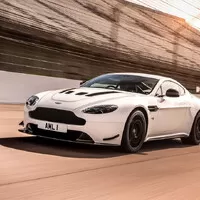 Aston Martin ve speciální edici AMR: skoro jako závoďák