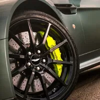 Aston Martin ve speciální edici AMR: skoro jako závoďák