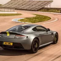 Aston Martin ve speciální edici AMR: skoro jako závoďák