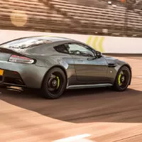 Aston Martin ve speciální edici AMR: skoro jako závoďák
