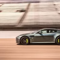 Aston Martin ve speciální edici AMR: skoro jako závoďák