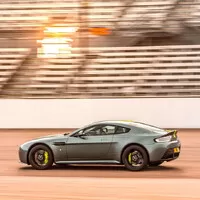 Aston Martin ve speciální edici AMR: skoro jako závoďák