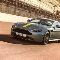 Aston Martin ve speciální edici AMR: skoro jako závoďák
