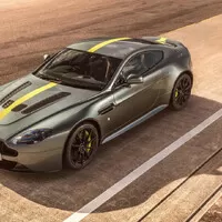 Aston Martin ve speciální edici AMR: skoro jako závoďák