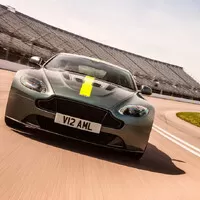 Aston Martin ve speciální edici AMR: skoro jako závoďák