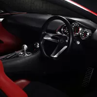 Podle Mazdy přežijí spalovací motory a radost z řízení i po roce 2050