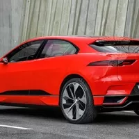 Jaguar začíná vyrábět své první elektrické SUV. Prodávat se má ještě letos.