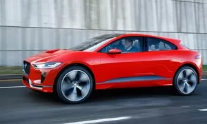 Autíčkář futurista, Novinky: Jaguar začíná vyrábět své první elektrické SUV. Prodávat se má ještě letos.