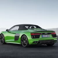 Audi R8 Spyder V10 Plus se v nové reklamě vydává do hor