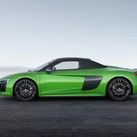 Audi R8 Spyder V10 Plus se v nové reklamě vydává do hor