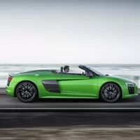 Audi R8 Spyder V10 Plus se v nové reklamě vydává do hor