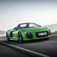 Audi R8 Spyder V10 Plus se v nové reklamě vydává do hor