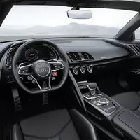 Audi R8 Spyder V10 Plus se v nové reklamě vydává do hor
