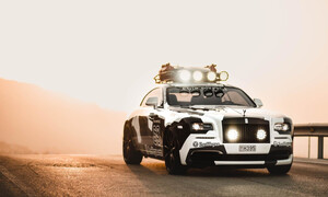 Novinky: Rolls-Royce v podání Jona Olssona dělá burnouty a nosí maskáče