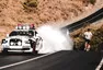 Rolls-Royce v podání Jona Olssona dělá burnouty a nosí maskáče