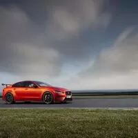 Jaguar XE SV Project 8: Nejvýkonnější silniční Jaguar na závodním podvozku
