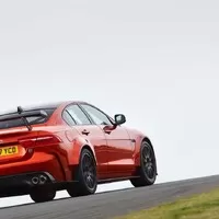 Jaguar XE SV Project 8: Nejvýkonnější silniční Jaguar na závodním podvozku