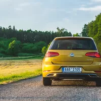 Volkswagen Golf 2.0 TDI: Před branou luxusu