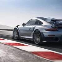 Porsche 911 GT2 RS je na světě a úžasná