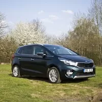 Kia Carens 1.7 CRDi : Neúnavný pomocník unaveného rodiče