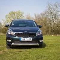 Kia Carens 1.7 CRDi : Neúnavný pomocník unaveného rodiče