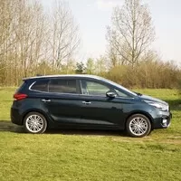 Kia Carens 1.7 CRDi : Neúnavný pomocník unaveného rodiče