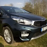 Kia Carens 1.7 CRDi : Neúnavný pomocník unaveného rodiče