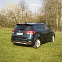 Kia Carens 1.7 CRDi : Neúnavný pomocník unaveného rodiče