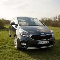 Kia Carens 1.7 CRDi : Neúnavný pomocník unaveného rodiče