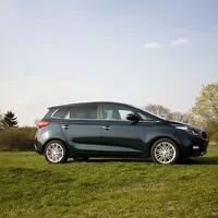 Kia Carens 1.7 CRDi : Neúnavný pomocník unaveného rodiče
