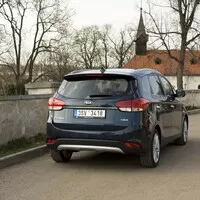 Kia Carens 1.7 CRDi : Neúnavný pomocník unaveného rodiče