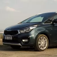 Kia Carens 1.7 CRDi : Neúnavný pomocník unaveného rodiče