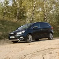 Kia Carens 1.7 CRDi : Neúnavný pomocník unaveného rodiče