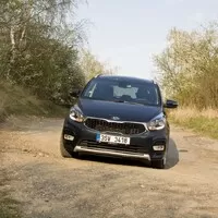 Kia Carens 1.7 CRDi : Neúnavný pomocník unaveného rodiče