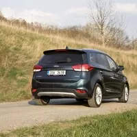 Kia Carens 1.7 CRDi : Neúnavný pomocník unaveného rodiče