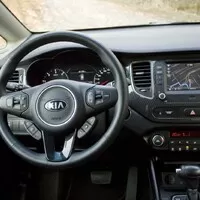Kia Carens 1.7 CRDi : Neúnavný pomocník unaveného rodiče