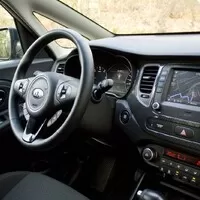 Kia Carens 1.7 CRDi : Neúnavný pomocník unaveného rodiče