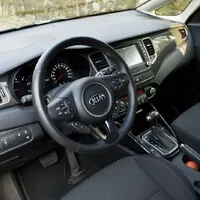 Kia Carens 1.7 CRDi : Neúnavný pomocník unaveného rodiče