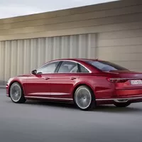 Audi A8 přijíždí zbrusu nová a narvaná technikou