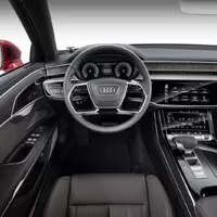 Audi A8 přijíždí zbrusu nová a narvaná technikou