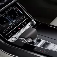 Audi A8 přijíždí zbrusu nová a narvaná technikou
