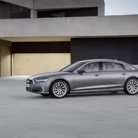 Audi A8 přijíždí zbrusu nová a narvaná technikou